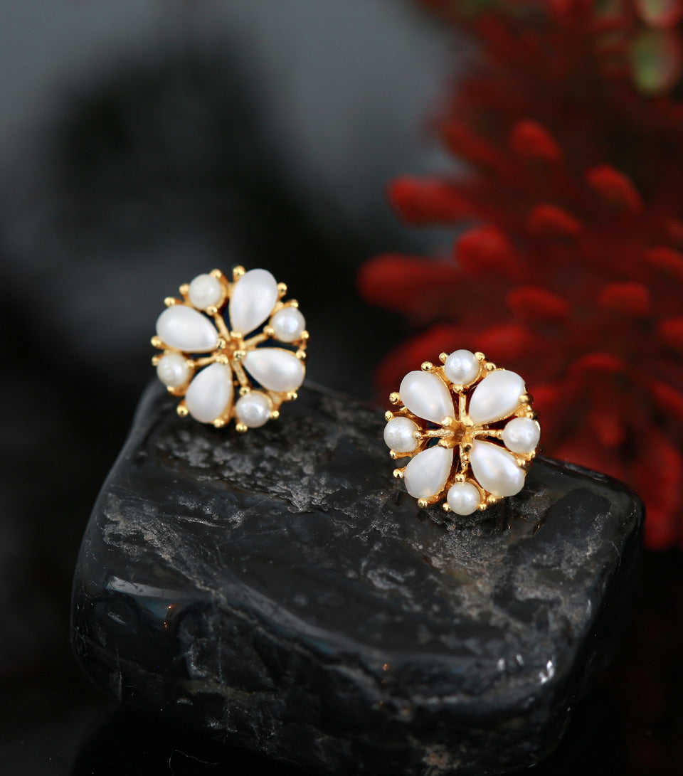 Beautiful Pearl floral small studs