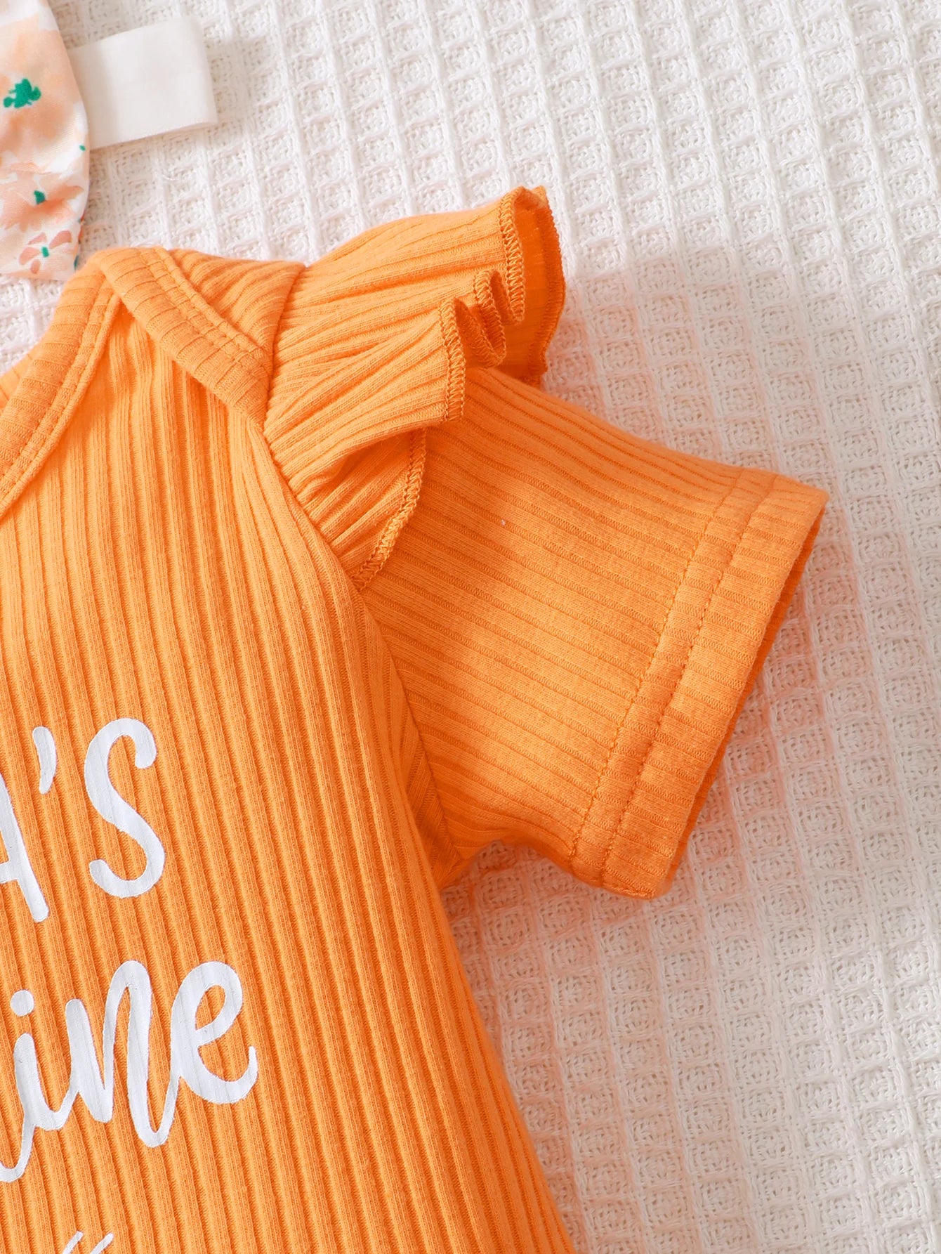 0-2 Year Old Newborn Girl Baby Summer Cotton Short Sleeved Headband Top With Letter Print Shorts Bow Three Piece Set