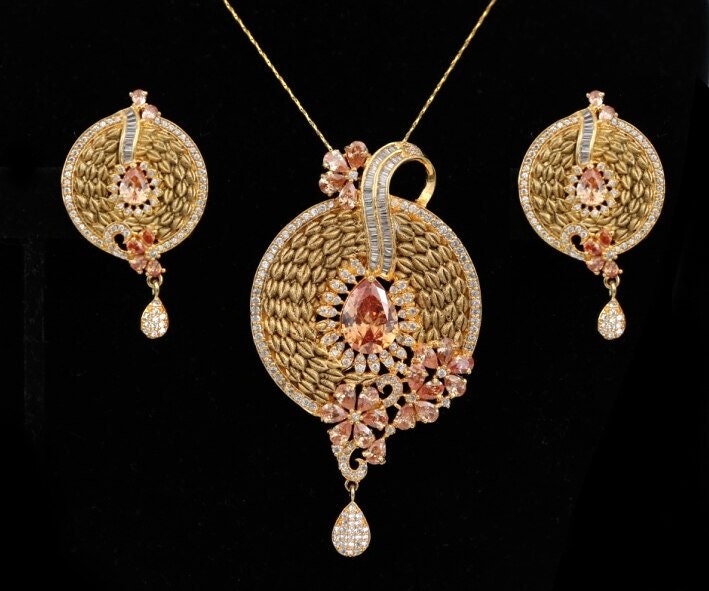 Women's Unique Handcrafted Golden Look Round shaped flowery designed Pendant Set with White Stones