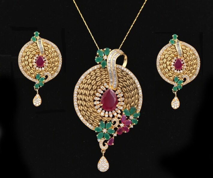Women's Unique Handcrafted Golden Look Round shaped flowery designed Pendant Set with White Stones
