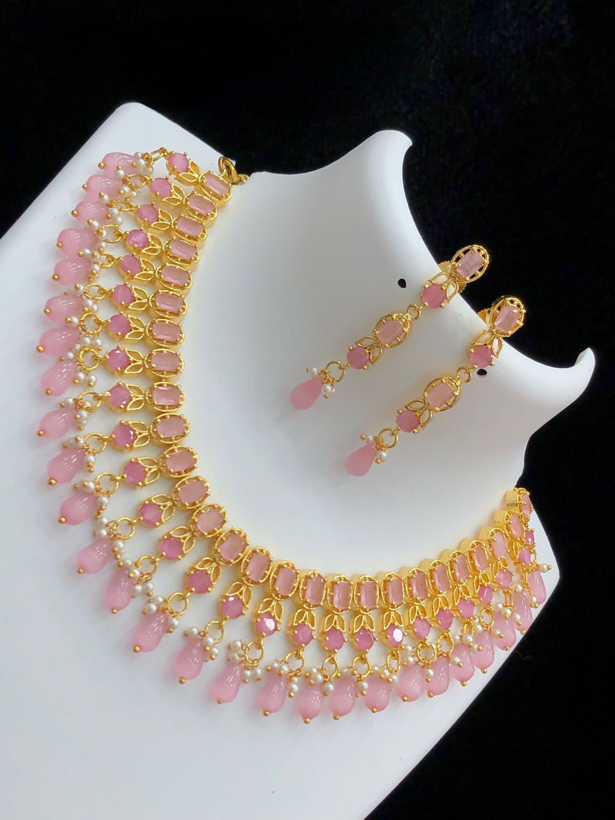 Beaded blue necklace