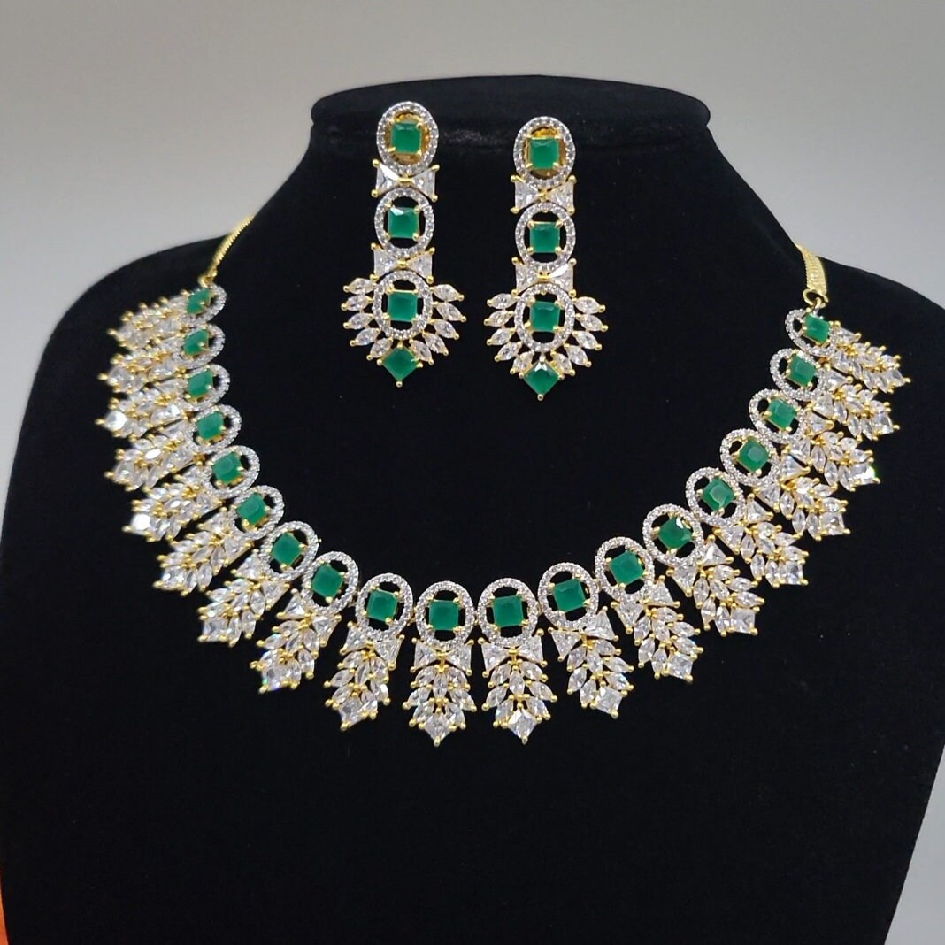 Emerald Green crystal retailer necklace set