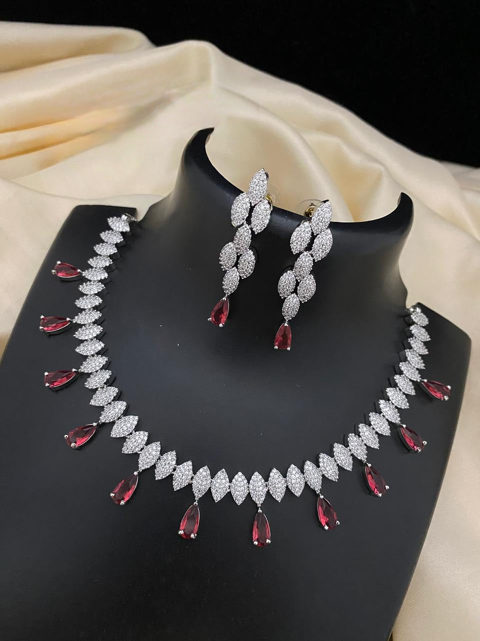 White gold necklace set for wedding hotsell