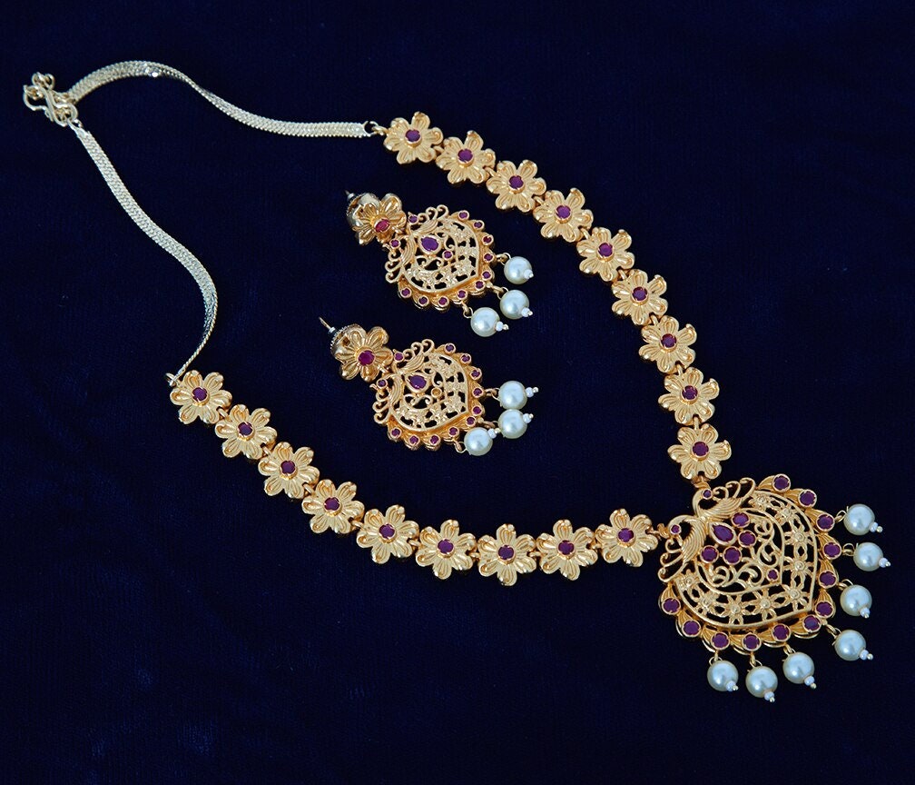 Gold plated jewellery with color guarantee | Flower design necklace with pearl hangings