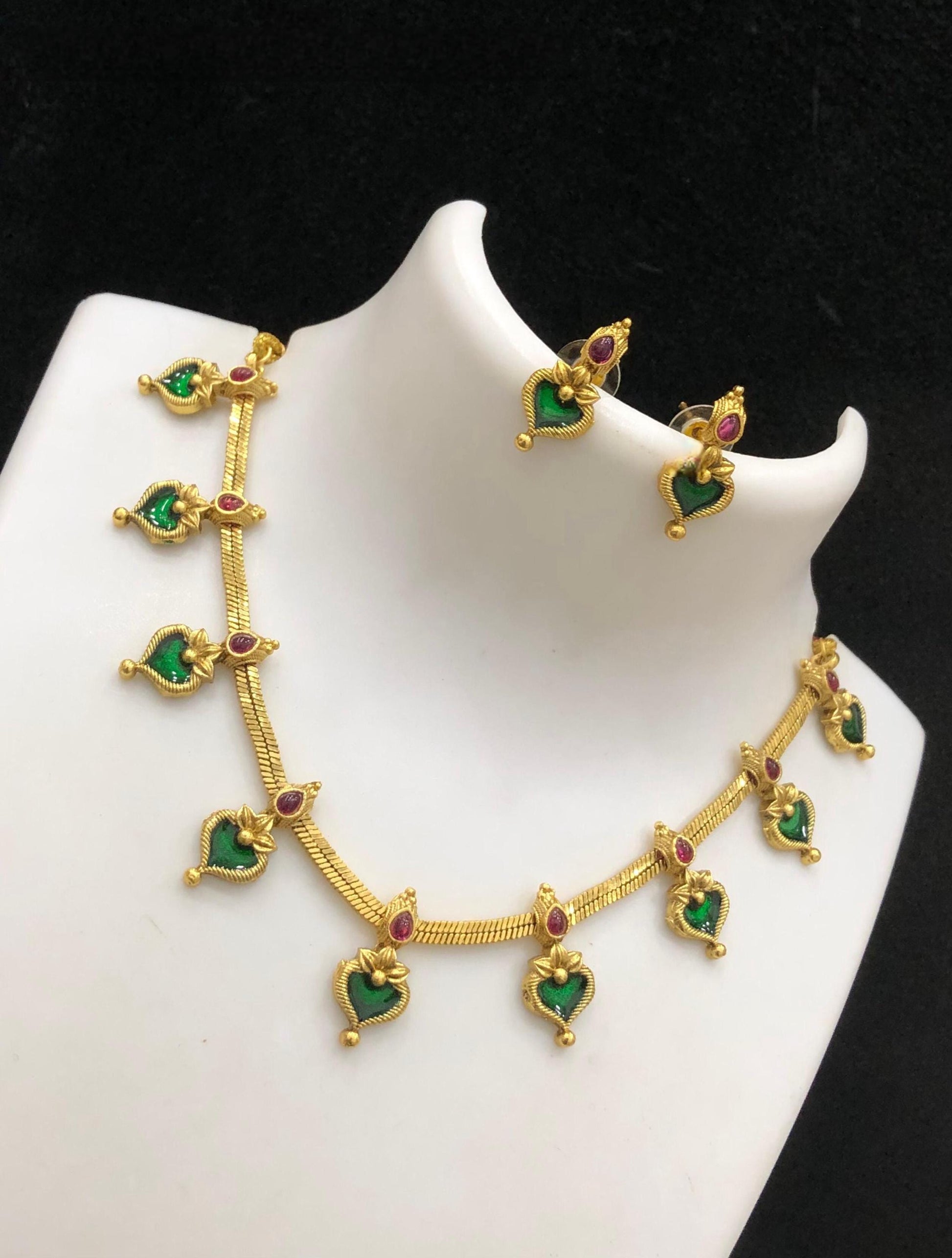 Gold Plated traditional Green Palakka Necklace Set| South Indian Temple Style Jewelry| Lightweight Daily Wear Choker| Jewelry Gift for her