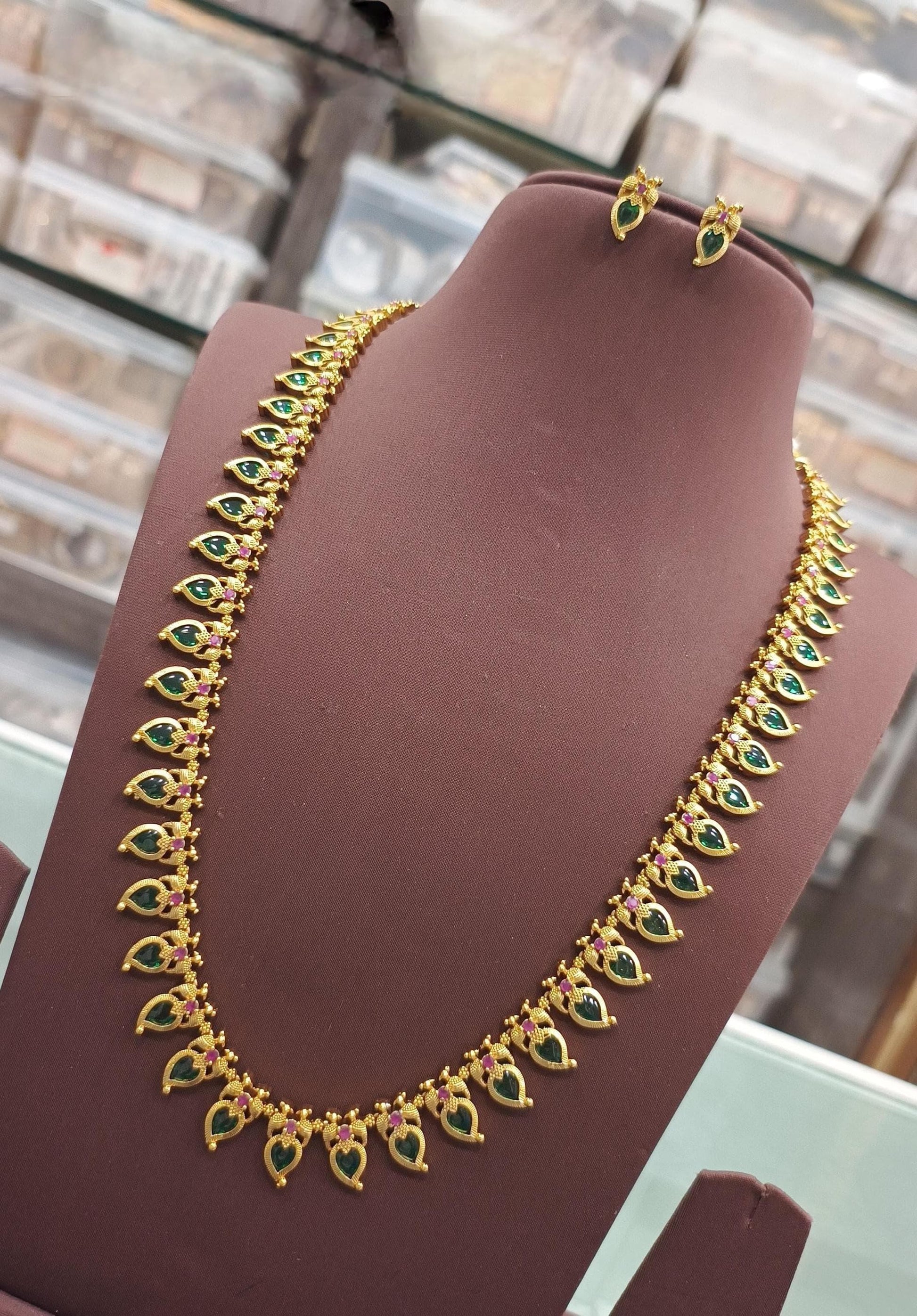Traditional Gold Plated Green Stone Necklace Set| Green Leaf Motif Mala| Indian Temple Style Necklace with Earrings|Gift for her