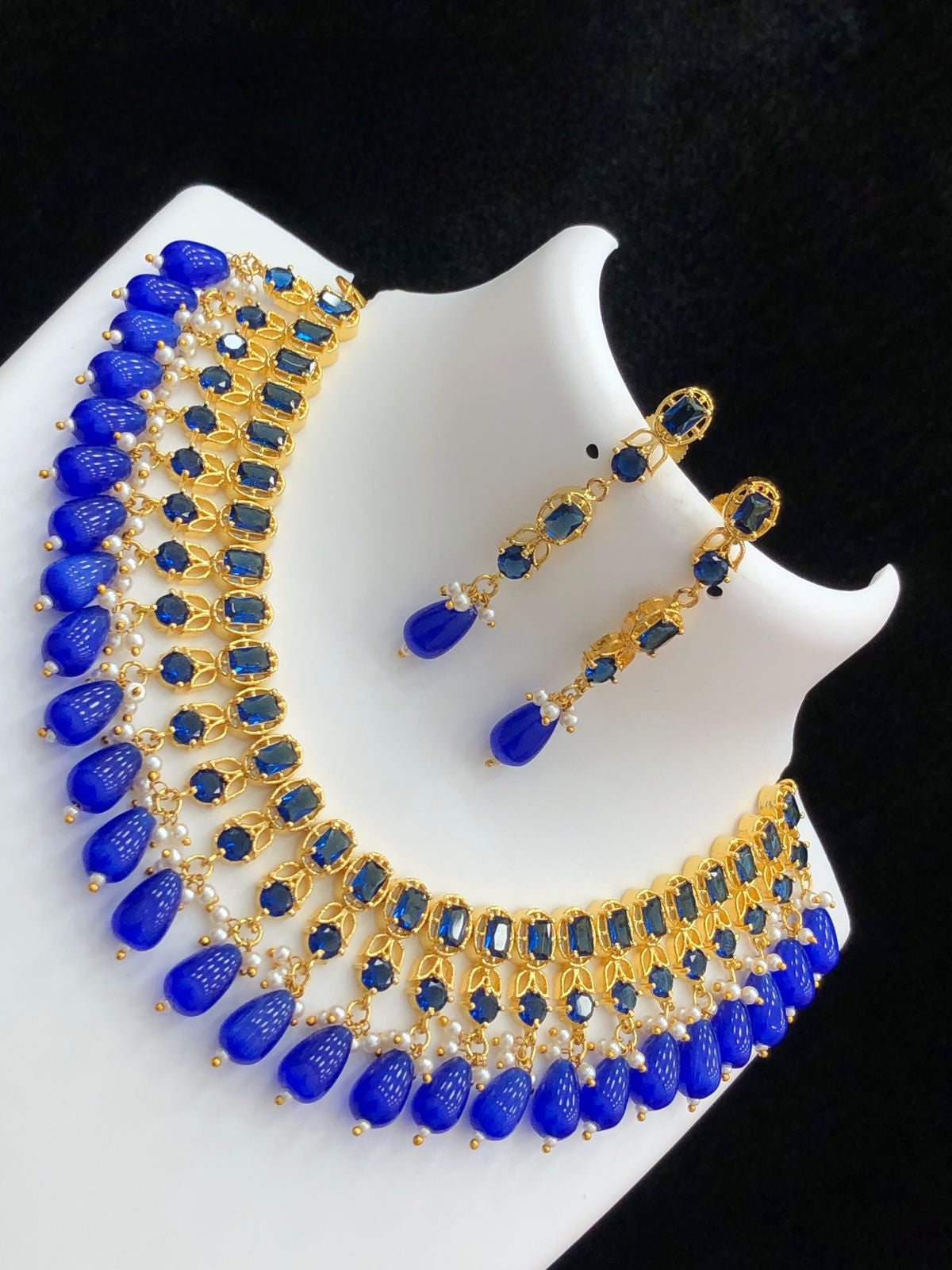Beaded blue necklace