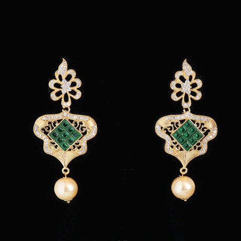 Pleasant Daily Wear 18K Gold Diamond Studs Earring Online | PC Chandra