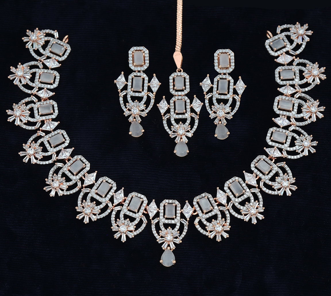 Buy Floral Illuminating Diamond Necklace Set in Rose Gold Online | ORRA