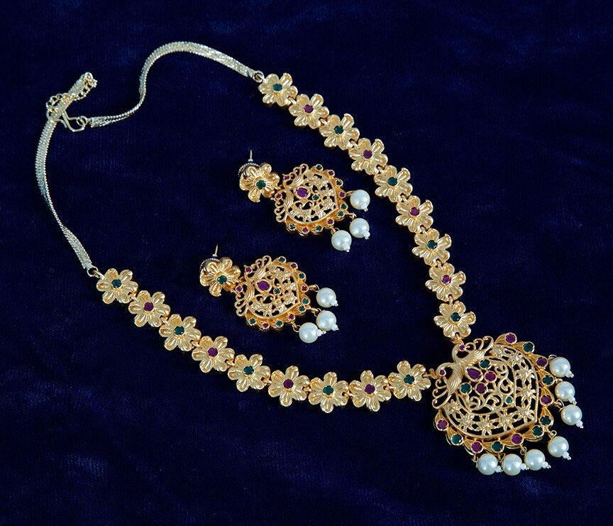 Gold plated jewellery with color guarantee | Flower design necklace with pearl hangings