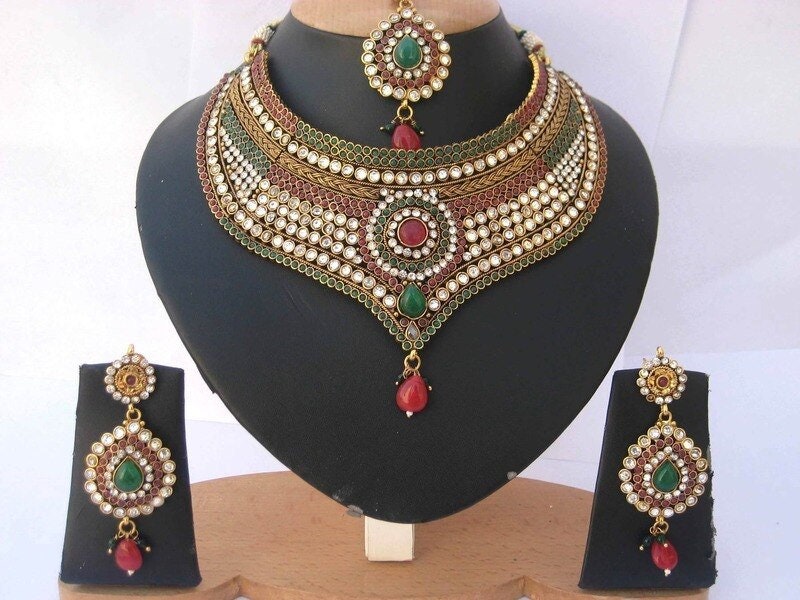 Marvellous fashion semibridal necklace set with clear,emerald and ruby stones