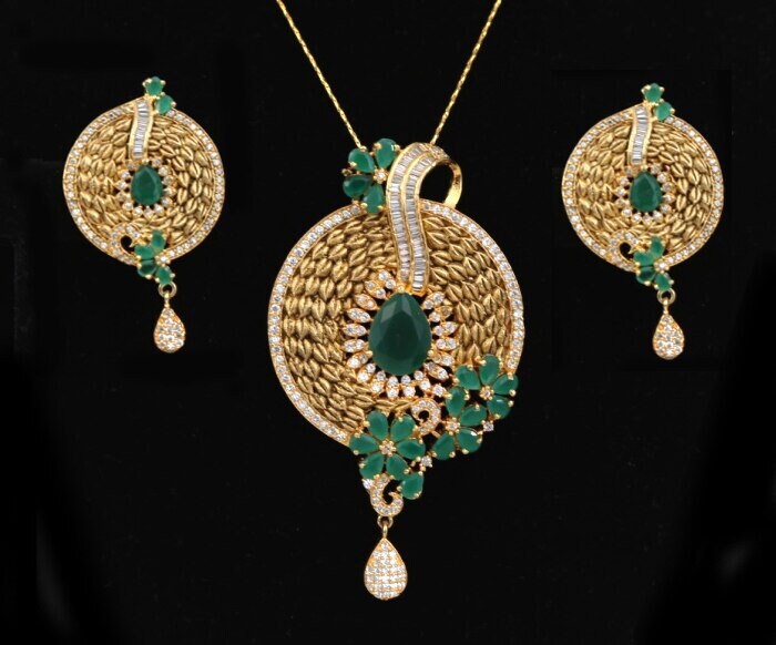 Women's Unique Handcrafted Golden Look Round shaped flowery designed Pendant Set with White Stones