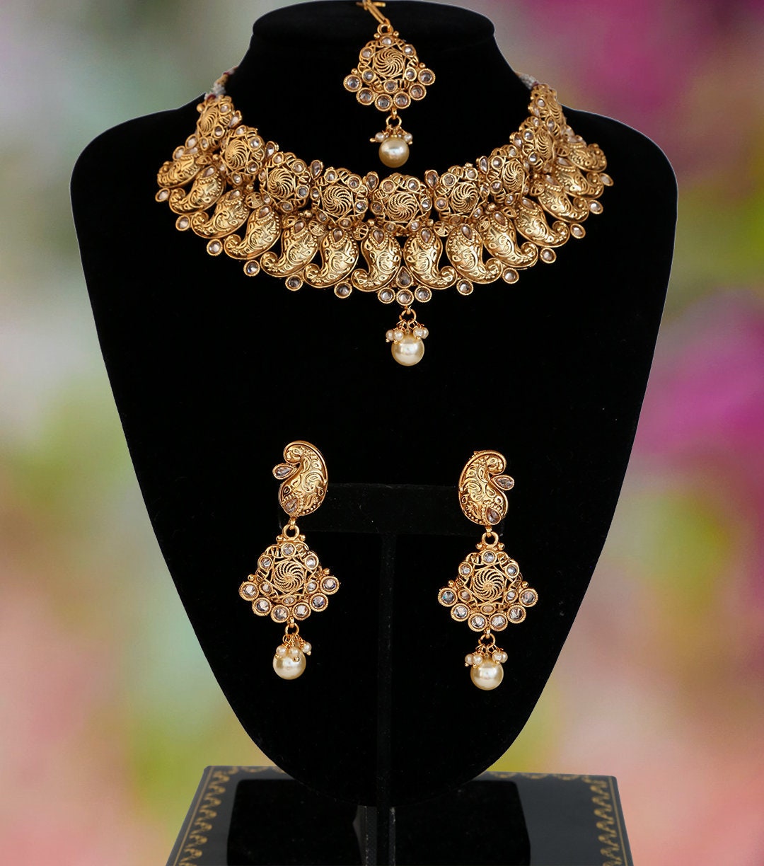 High quality Gold Polish Polki Choker Necklace with matching earrings and Mang tikka
